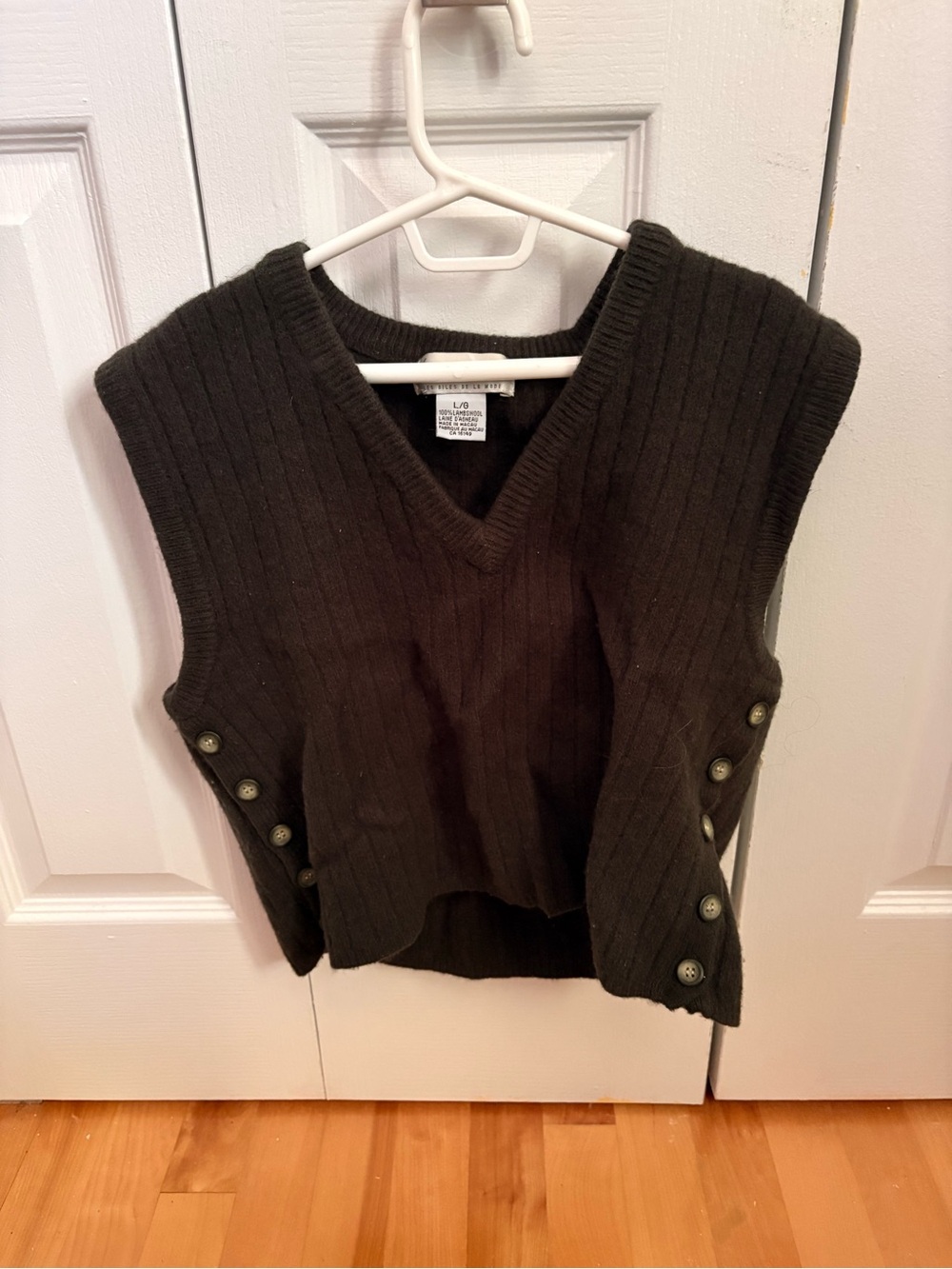 Sleeveless V-Neck Ribbed Knit Sweater Vest - Black